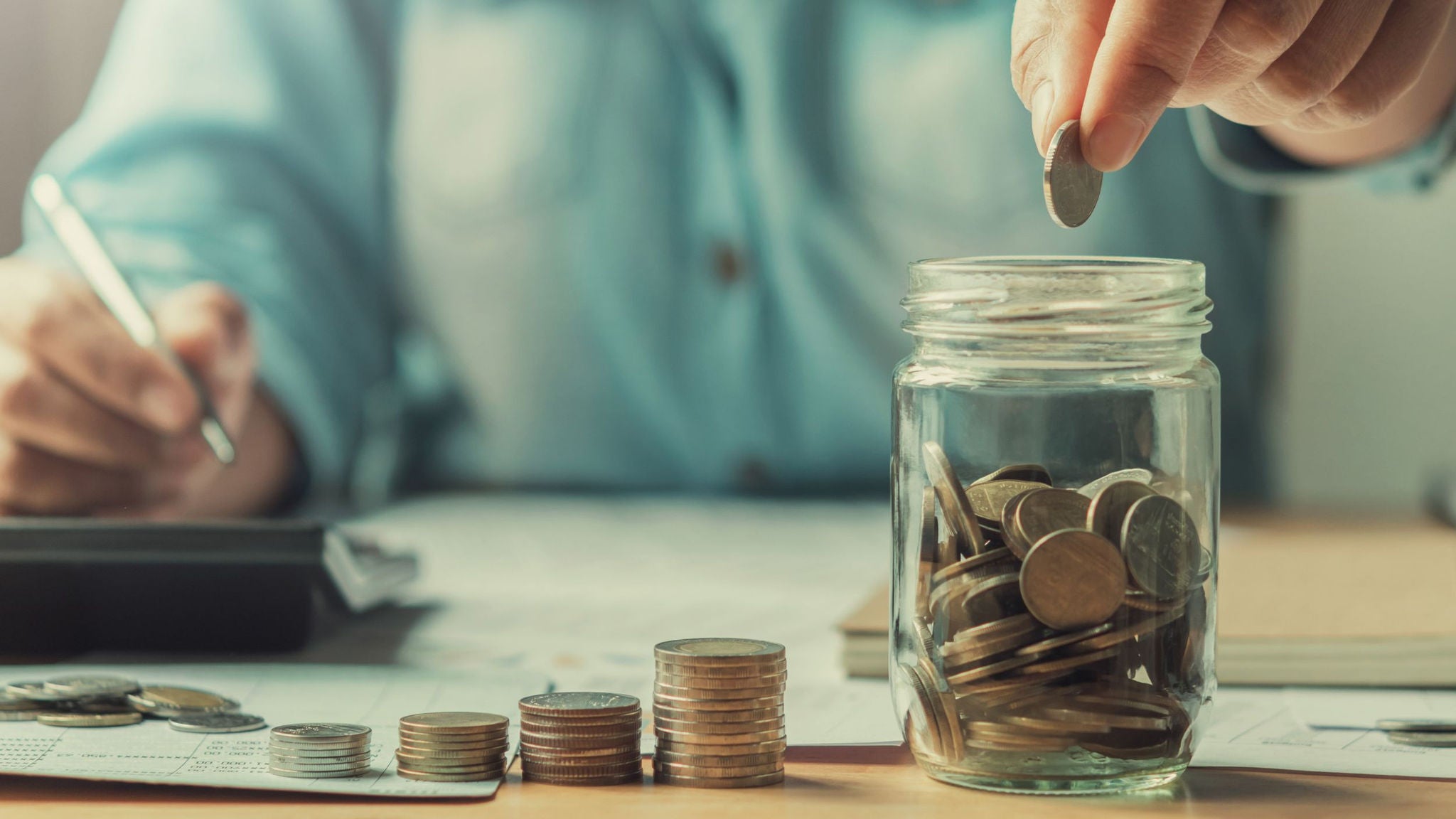 Ahorra primero y automáticamente: quítale la decisión al cerebro