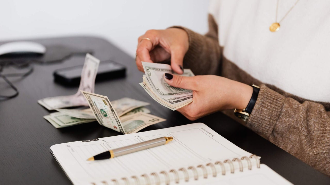 ¿Qué hacer si el dolar baja?