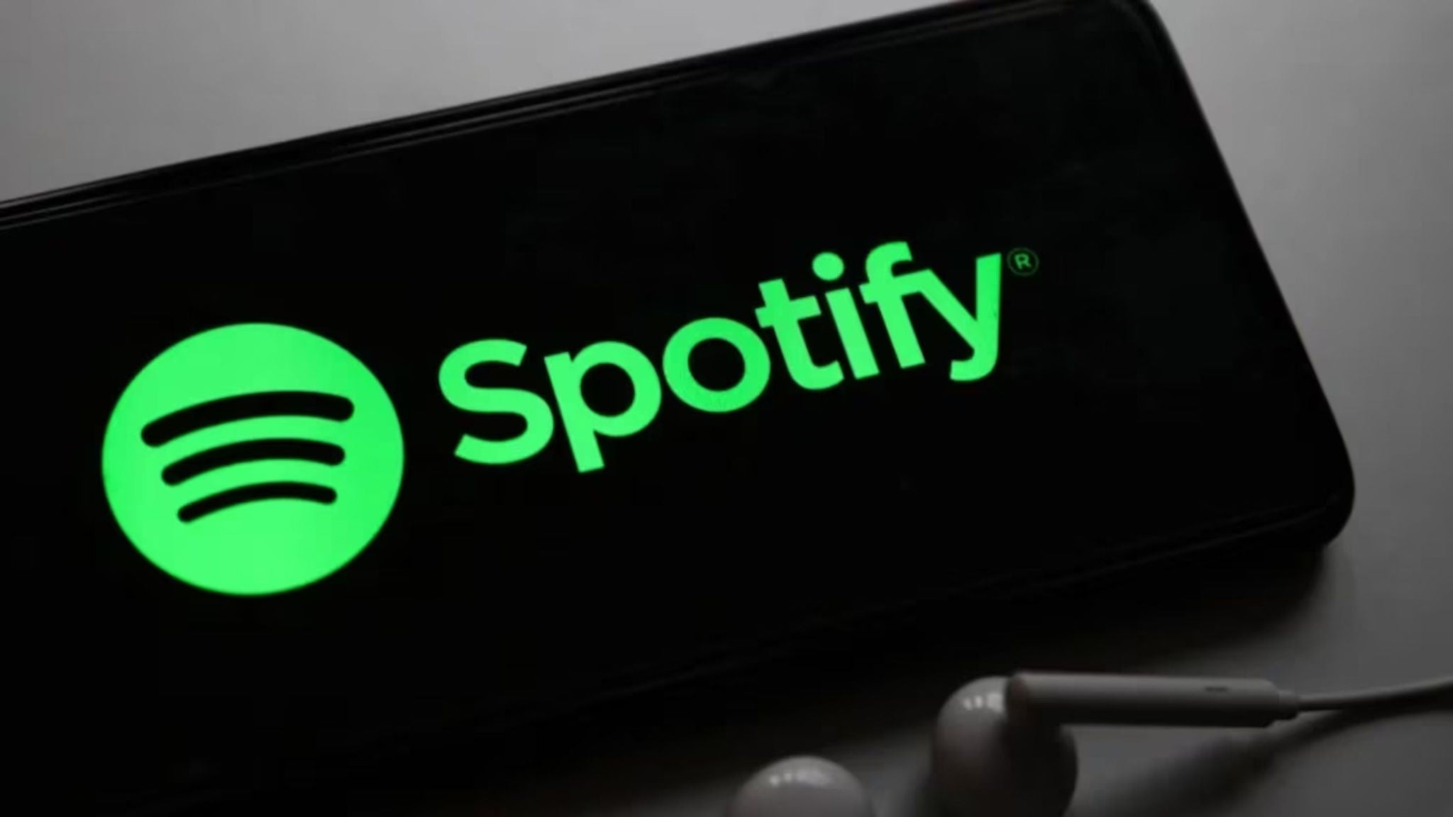 El motor económico: suscripción, publicidad y márgenes en disputa