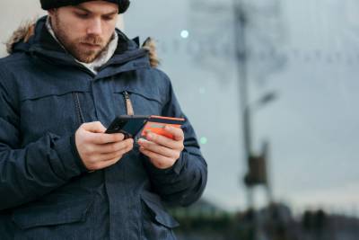 ¿Qué pasa si no pagas a tiempo tu tarjeta? Spoiler: no solo es el interés
